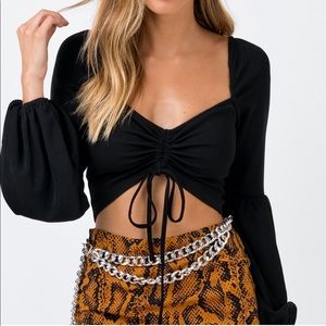 Super cute Princess Polly bell sleeve black top. ✨